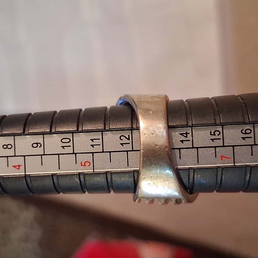 Silver - Tone Abstract Ring - Picture 2 of 4